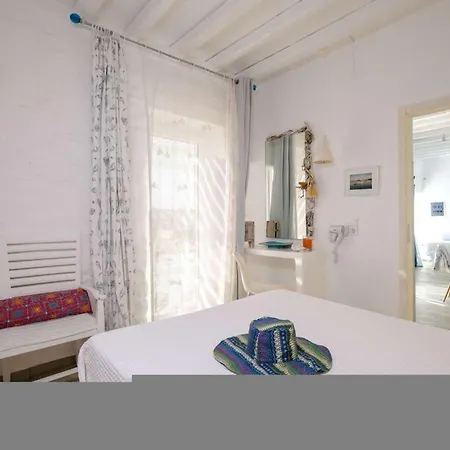 3 Season * Parikia (Paros)