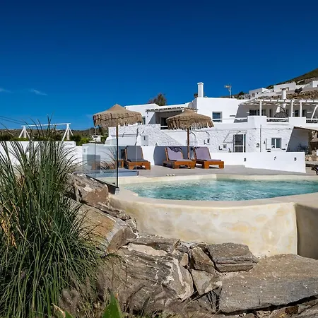 3 Season * Parikia (Paros)