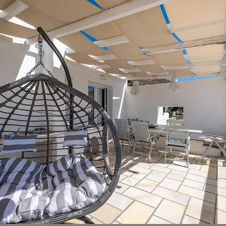 3 Season * Parikia (Paros)
