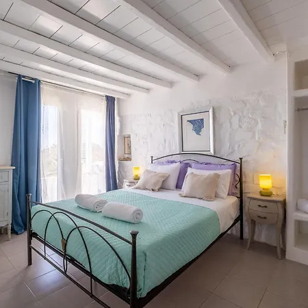 3 Season * Parikia (Paros)