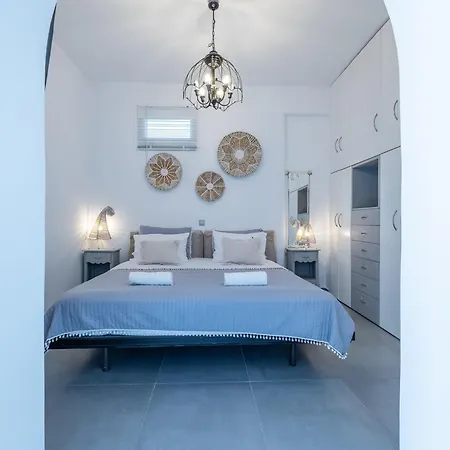3 Season * Parikia (Paros)